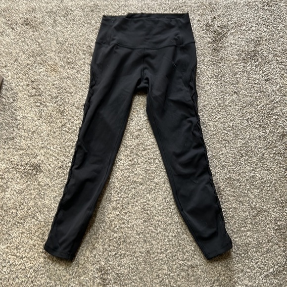 LuluLemon black leggings. Size 8 - Picture 4 of 7